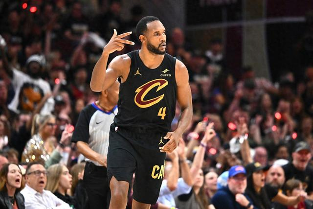 开云官网-不止做DPOY!队记:莫布里今夏提升了跳投技术 控球&终结也有增强