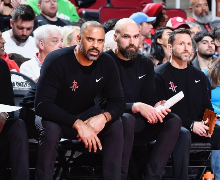 开云-第19人?37岁老将险加盟火箭队!硬汉控卫摊牌:薪资空间成绊脚石