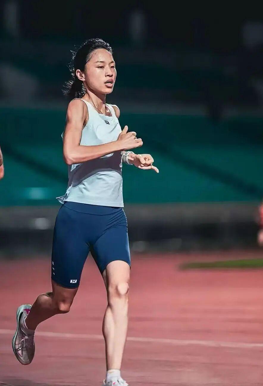 开云-再见!最快女护士。你好!跑者张水华