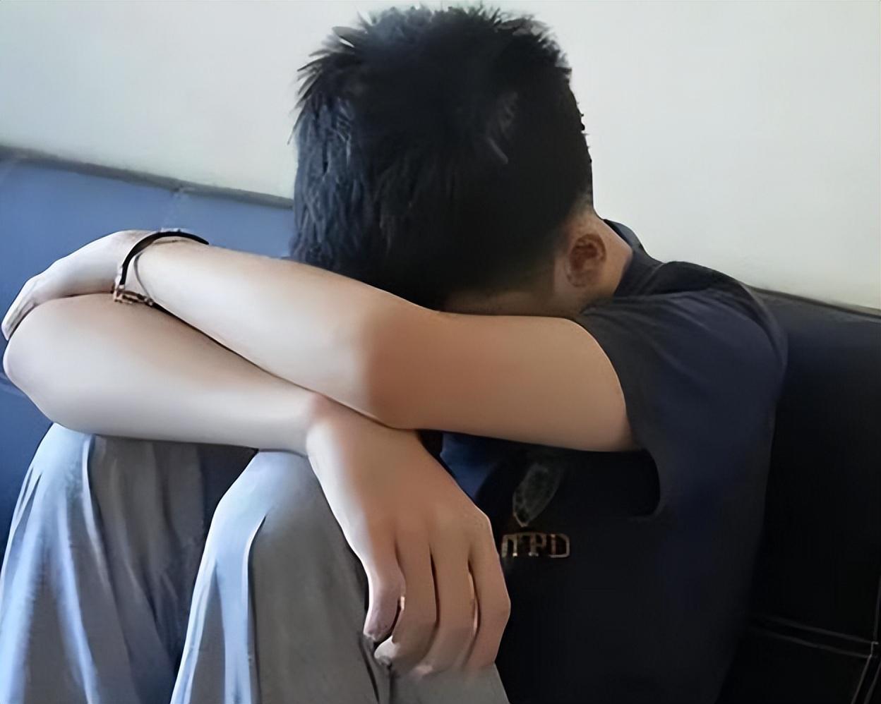 开云-“让我睡一次,不然死给你看!”17岁少年持刀,威胁舅妈发生关系