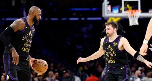 开云下载-回击质疑！詹皇归来大秀妙传：三巨头合体真猛