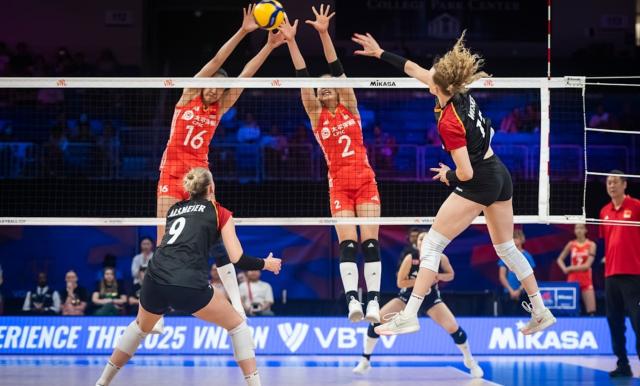 1752365874596048710.png 中国女排“让二追三”取三连胜 年轻队员获锻炼机会