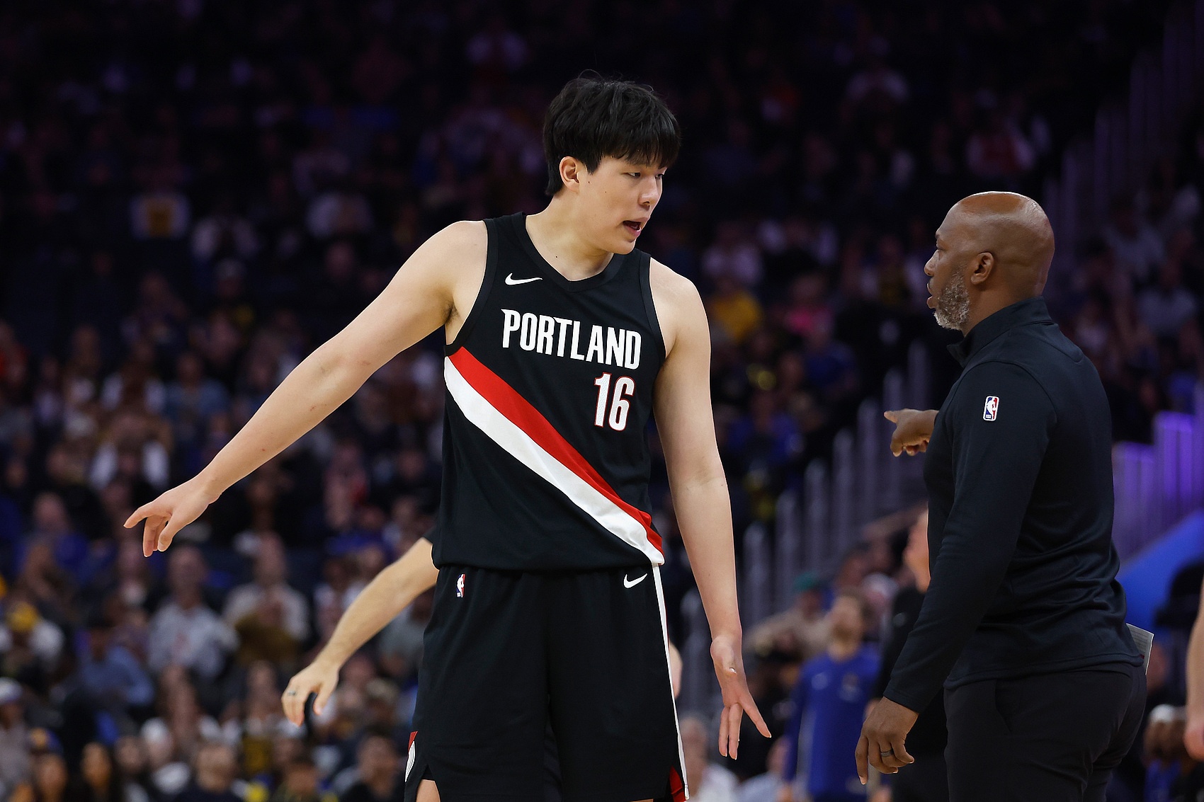 开云-杨瀚森2025赛季高光时刻:季前赛单节爆发14分,NBA首秀即首发,生涯总得分超越周琦