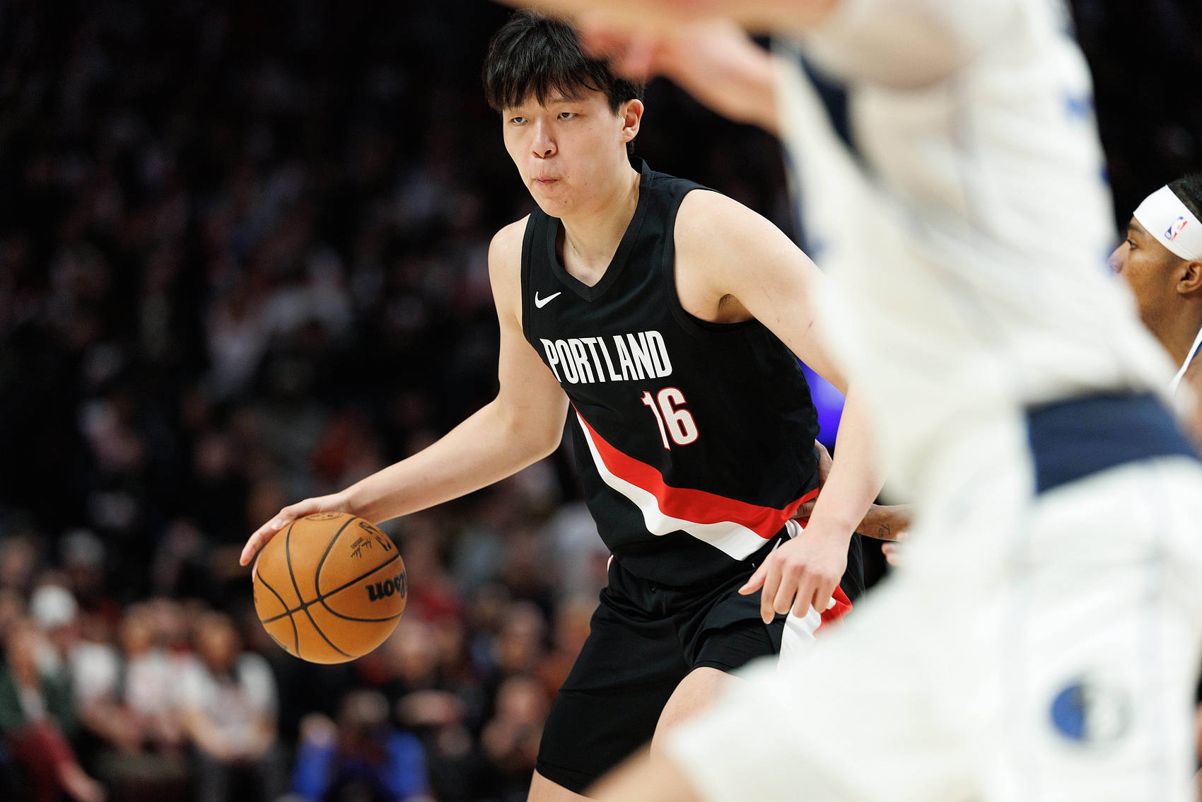 开云-杨瀚森2025赛季高光时刻:季前赛单节爆发14分,NBA首秀即首发,生涯总得分超越周琦