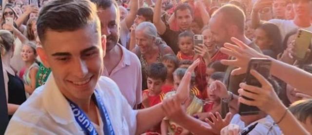 1723354064782012004.jpg 【夜读】超级凡尔赛