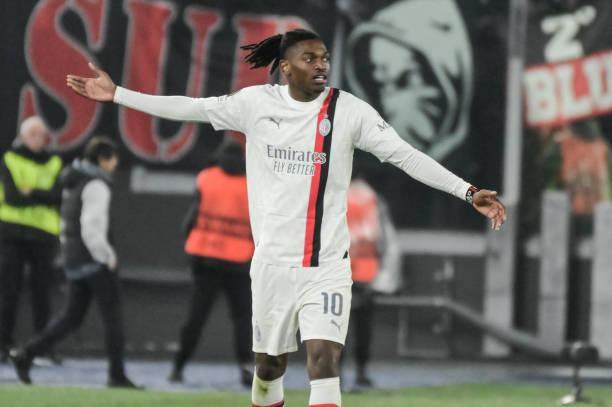 1713487529753088160.jpg 开云下载-孤注一掷的皮奥利疯了,被球迷训话的米兰也疯了