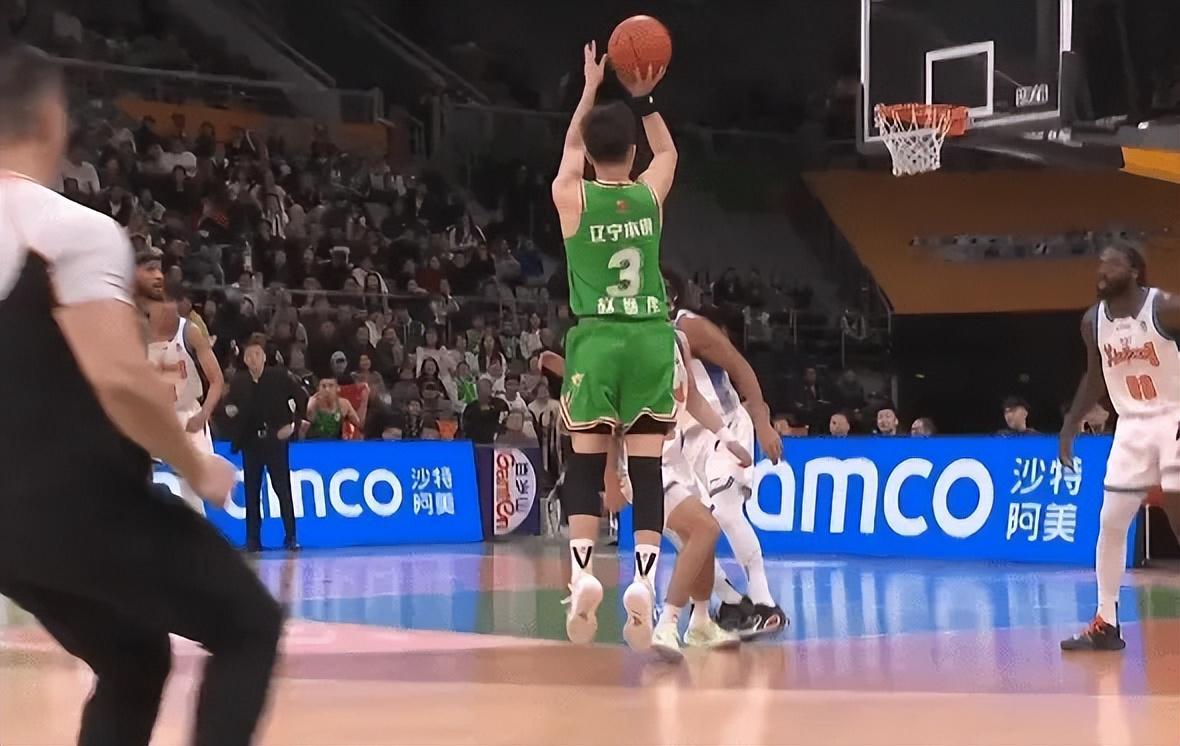 开云体育-辽宁半场压制新疆!继伟完美复出,威尔斯手帝齐爆,新疆3人死顶