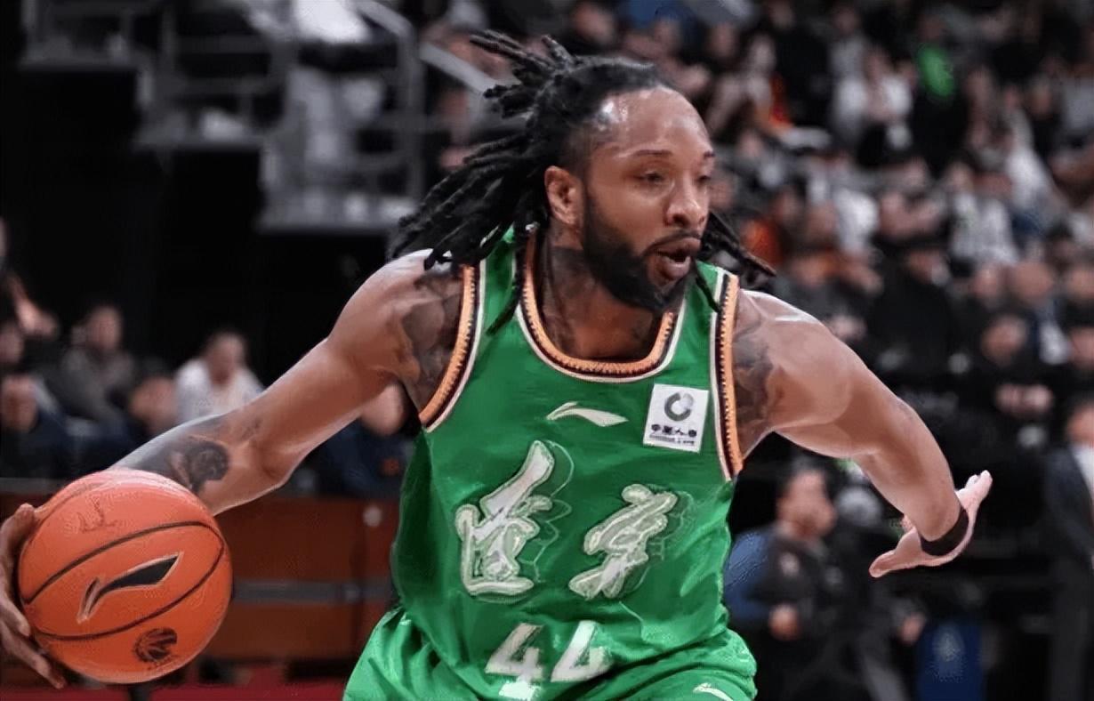 开云体育-辽宁半场压制新疆!继伟完美复出,威尔斯手帝齐爆,新疆3人死顶