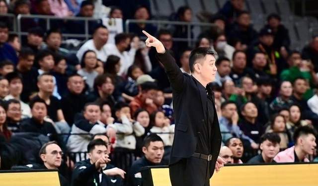 kaiyun-杨鸣:球队投入资金不小成绩差是我的责任,球迷批评对我触动很大