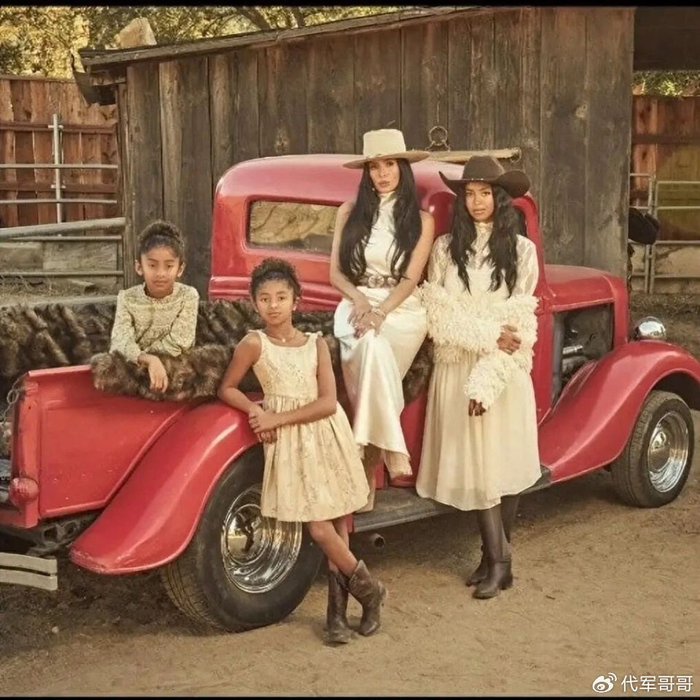 科比去世6年,瓦妮莎瘦60斤依旧美艳,没有再婚带着3个女儿生活|科比·布莱恩特|科比-布莱恩特|家庭|卡普里|小女儿_新浪体育_新浪新闻