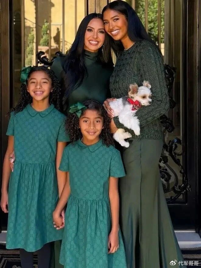 科比去世6年,瓦妮莎瘦60斤依旧美艳,没有再婚带着3个女儿生活|科比·布莱恩特|科比-布莱恩特|家庭|卡普里|小女儿_新浪体育_新浪新闻