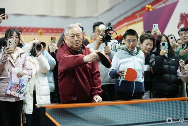 新民晚报红双喜杯开幕,奥运冠军刘诗雯和球友共享“乒乓年夜饭”|体育局|上海|国际乒联|乐融融|乒乓球_新浪体育_新浪新闻