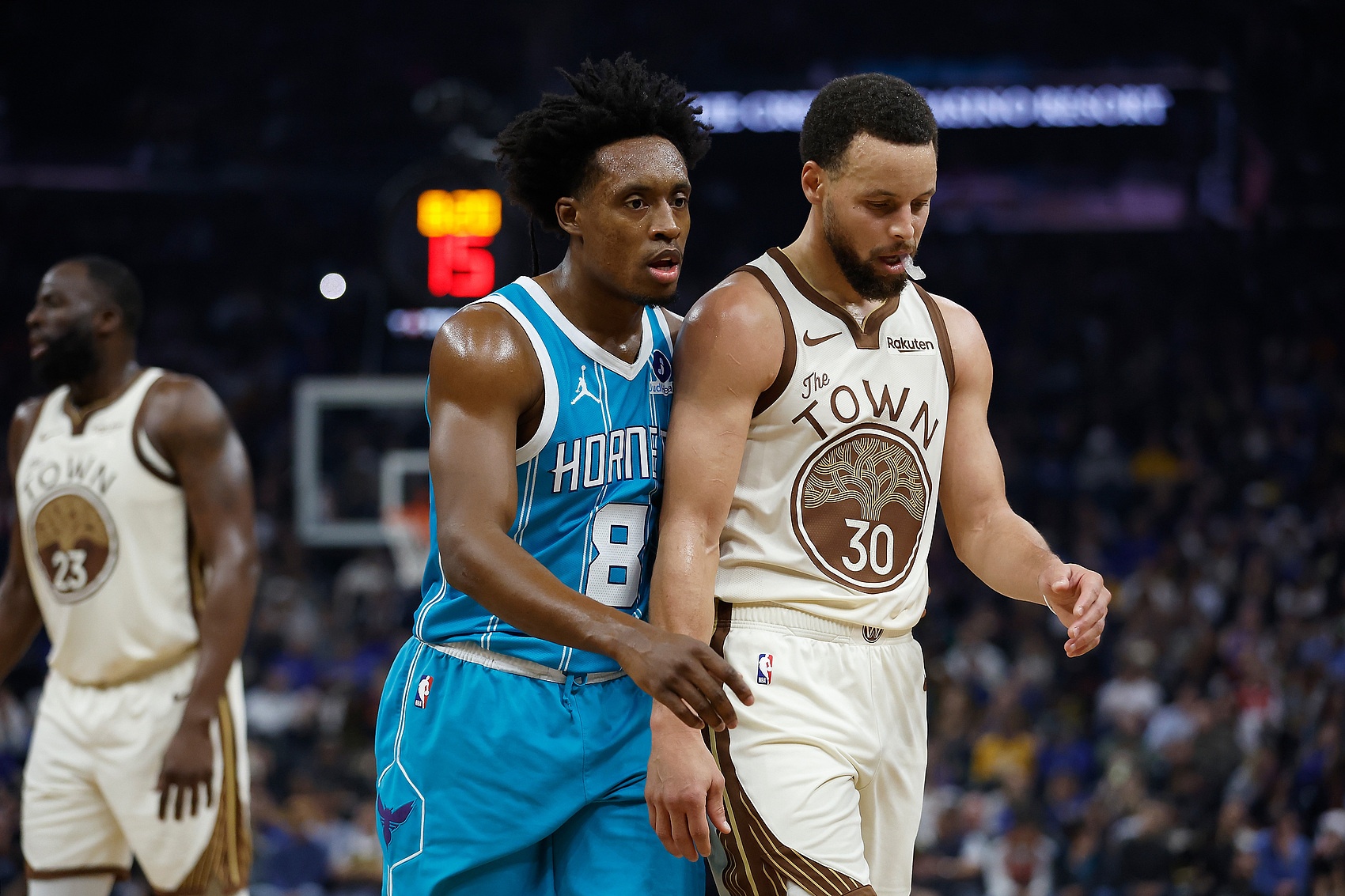 开云下载-克拉克声援库里:我们想看他每场飚进12记三分 别再对他生拉硬拽