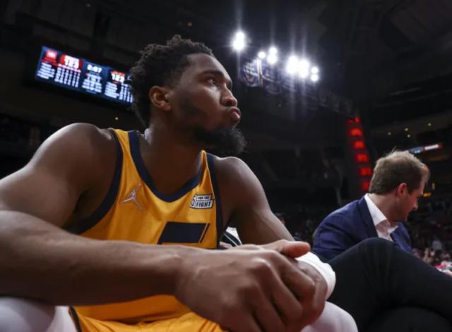 开云下载-《体育画报》：杜欧会留队 尼克斯将全力交易米切尔