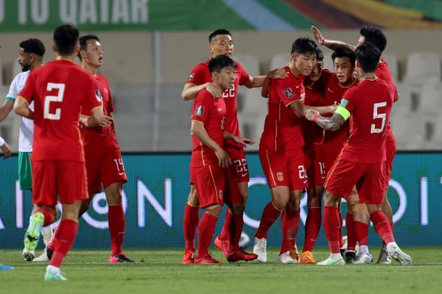 1648175966392016931.jpg 开云体育-【聚焦】比分拼劲难掩尴尬 脸面仍需一点一点踢回来