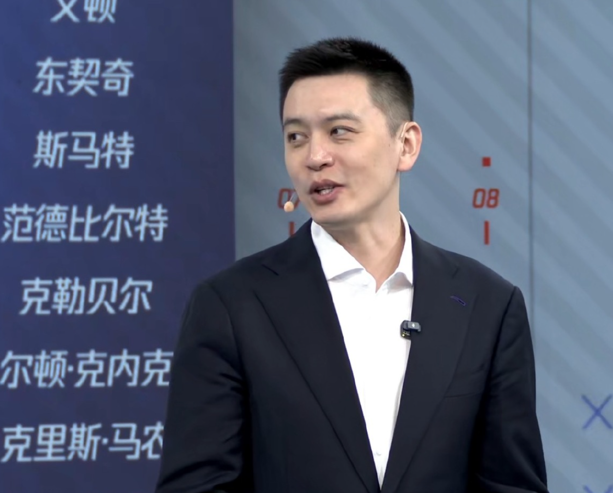 开云下载-杨鸣离职后状态极佳，黑眼圈消失，解说完NBA还将参加杯赛开幕式