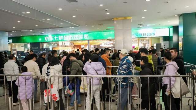 开云-刘强东联手王健林，大搞线下超市