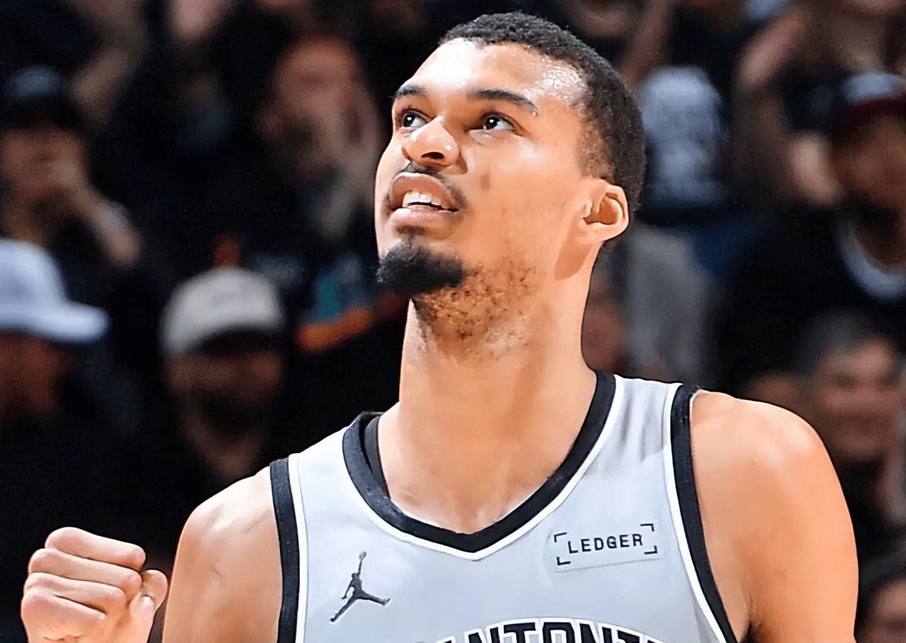 开云-32分12板8助2断4帽！文班亚马复制姚明神迹，战神卡要小心了