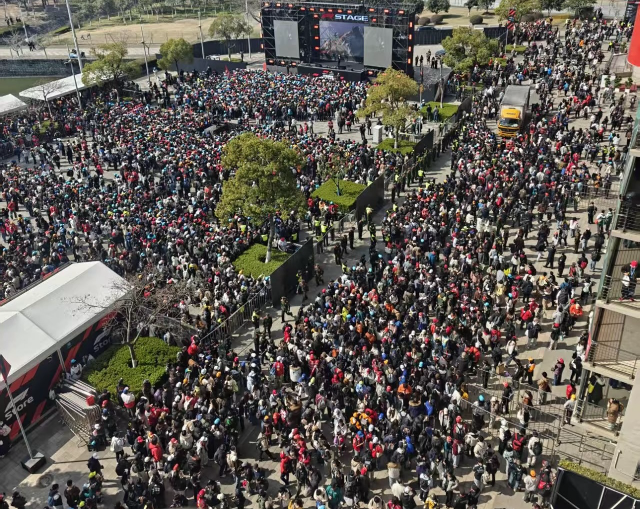 开云体育-赛车狂飙、消费井喷 上海进入“F1时间”